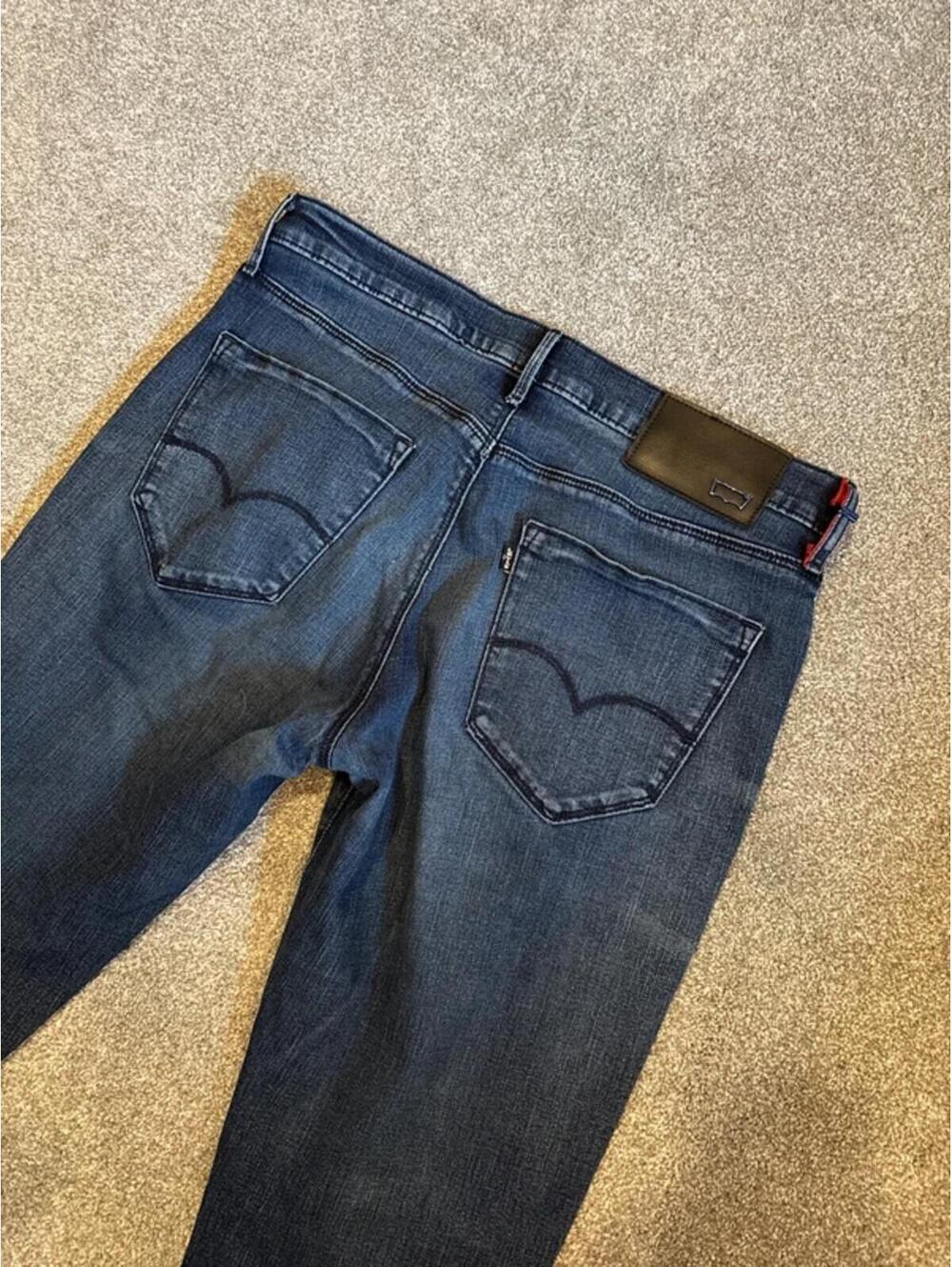 Red Loop Levi’s Dark Wash Jeans - 34/34